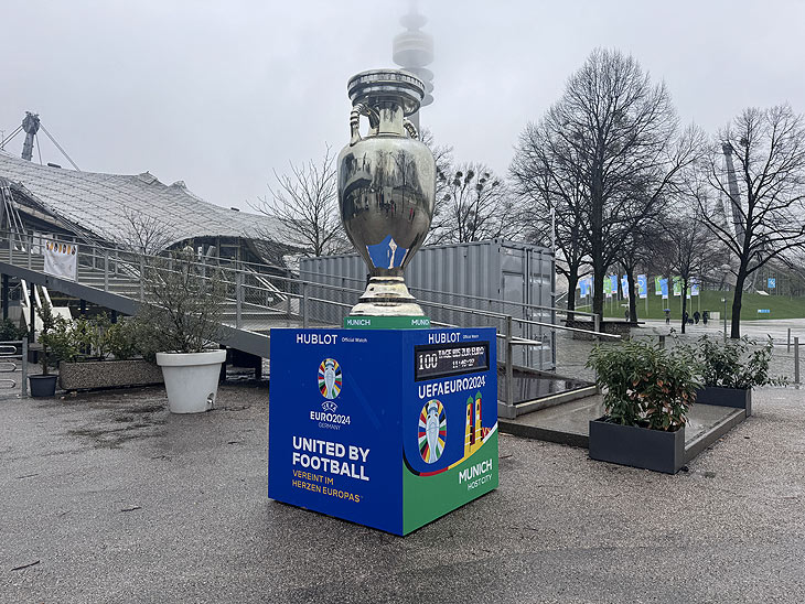 Die Uhr tickt: weniger 100 Tage bis zum Start der UEFA EURO 2024 (©Foto: Martin Schmitz)